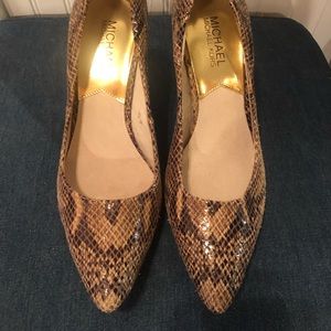 Michael Kors pumps